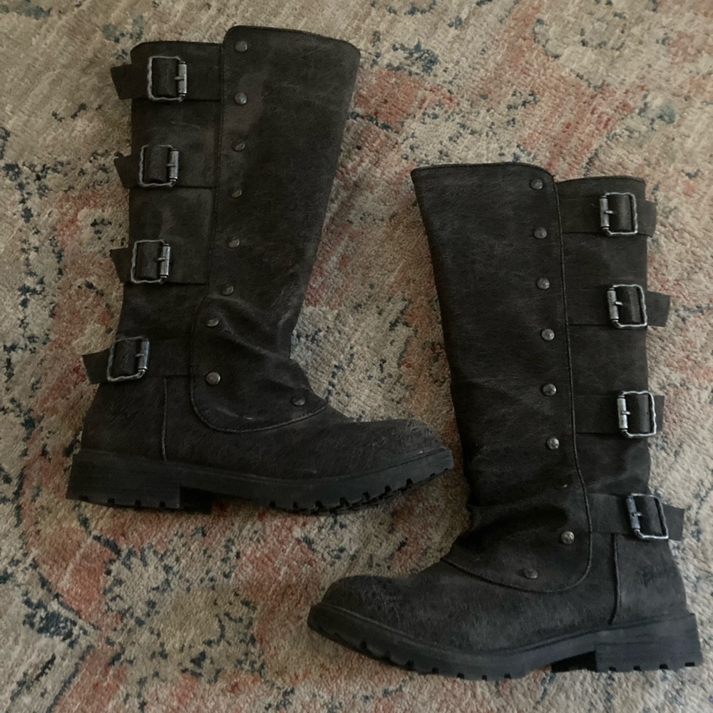Never been worn boots by blowfish (girls 1)